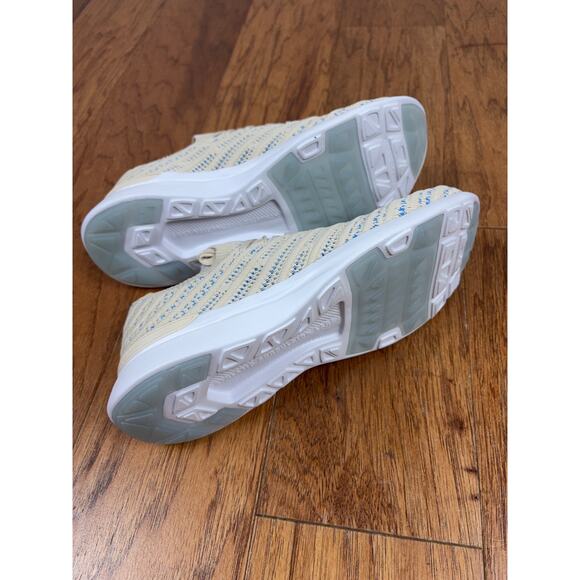 B62 APL Techloom Wave Sneakers Womens 8 Blue White Athletic Chic Sporty Comfort - Picture 6 of 8